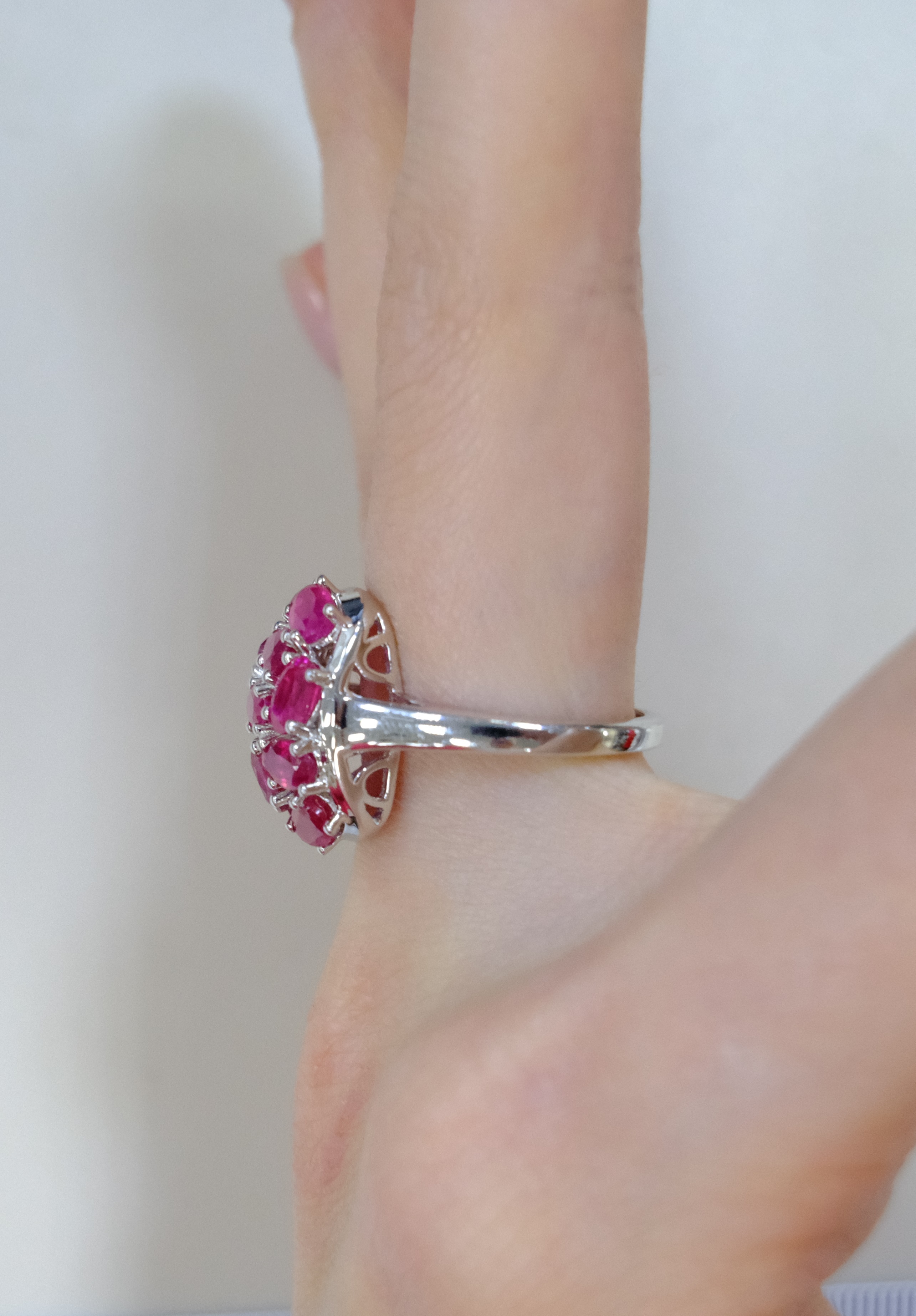 Серебряное кольцо с рубинами